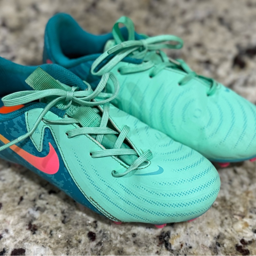 Nike Kids Phantom Luna II Soccer Cleats